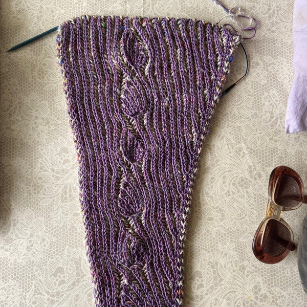 Stort Efeutørklæde strikket med Noro Madara