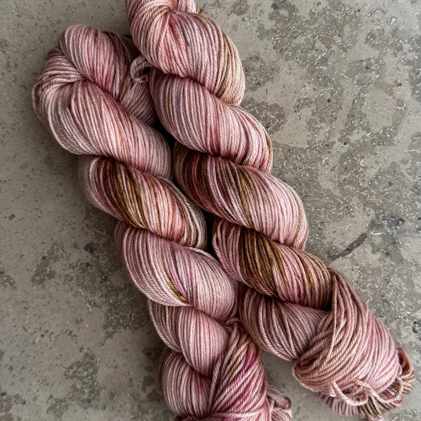 Hesselgarn Silk Novella